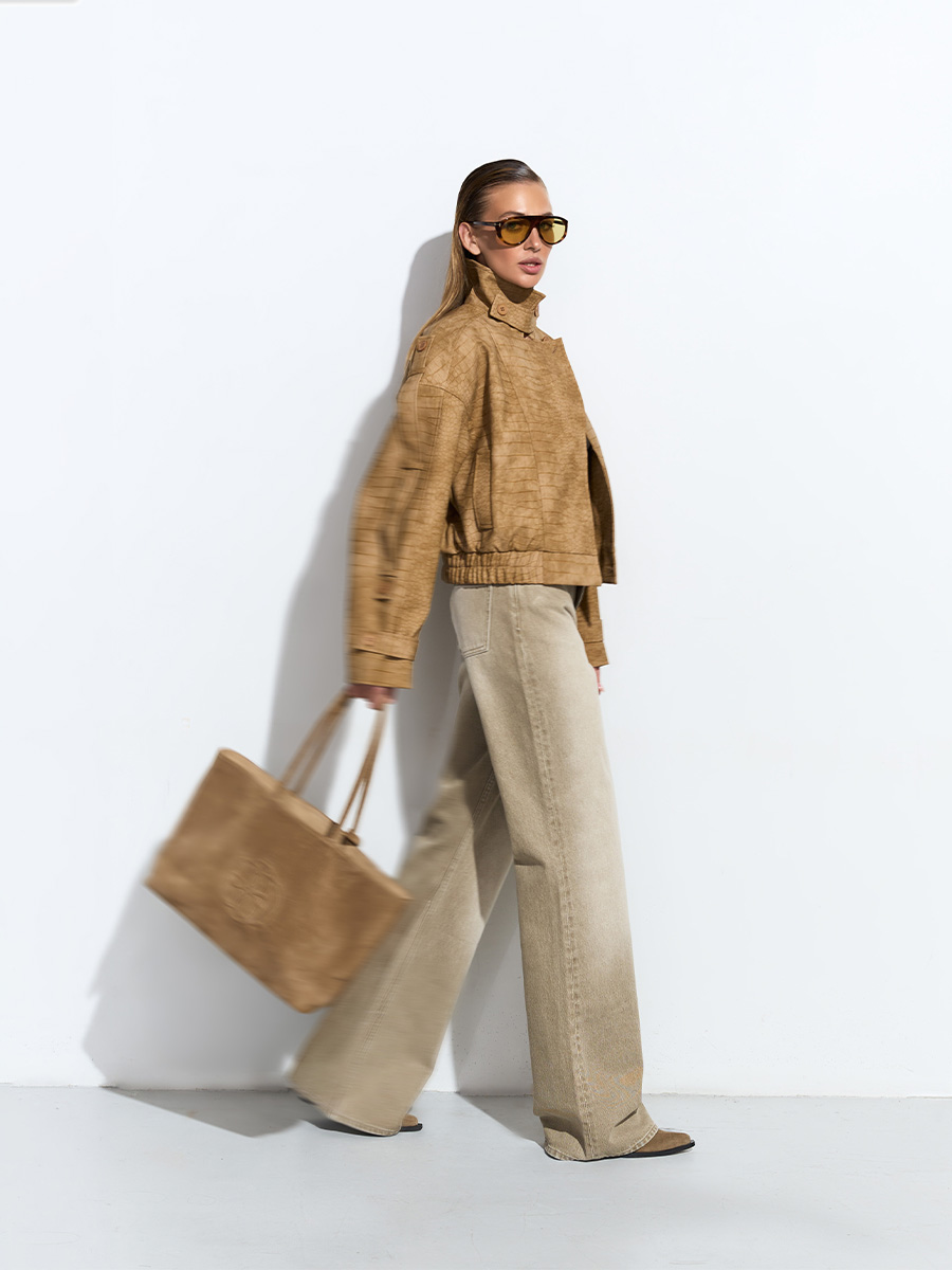 Джинси клешені бежевого кольору з потертостями 1