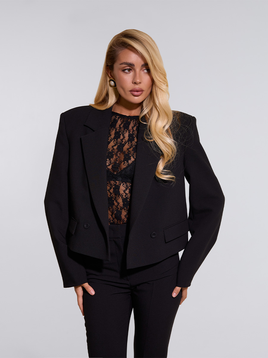 Жакет двобортний чорного кольору з клапанами