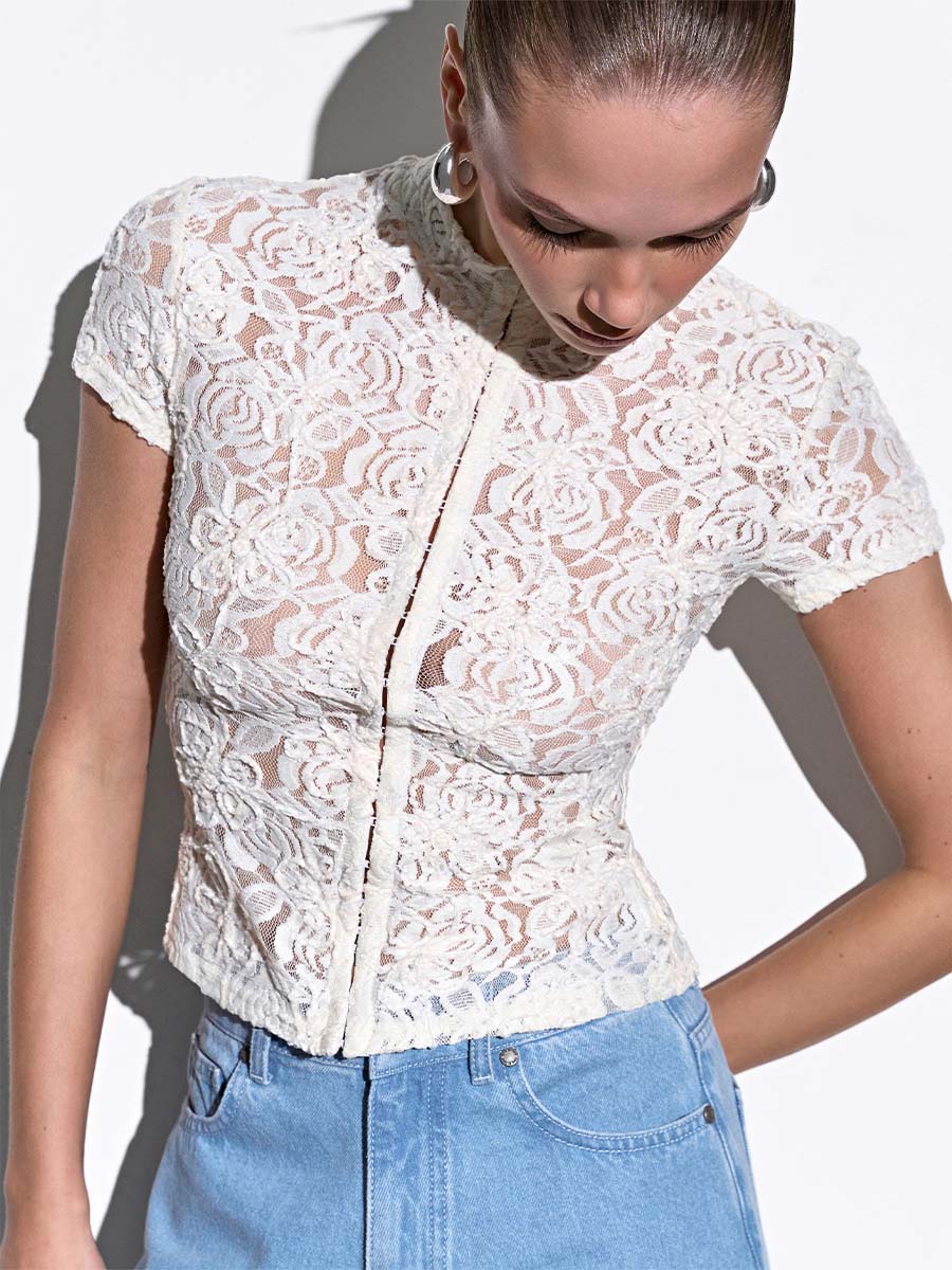 Футболка молочного кольору з мережива із застібками 1