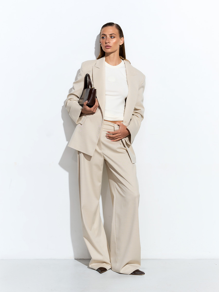 Жакет прямий двубортний бежевого кольору 1