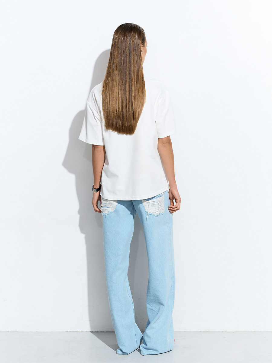 Футболка оверсайз білого кольору з червоним принтом One By One 1