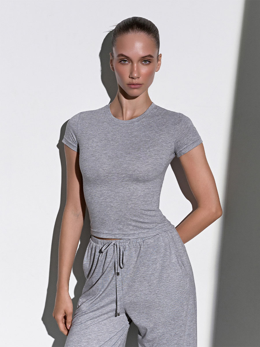 Футболка приталена сірого кольору укорочена 1