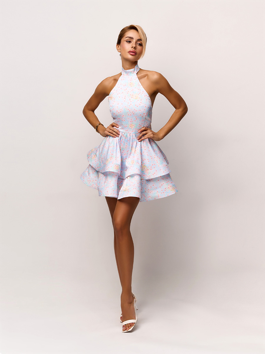 Сукня міні блакитного кольору у рожеві квіти з відкритою спинкою і бантом 1