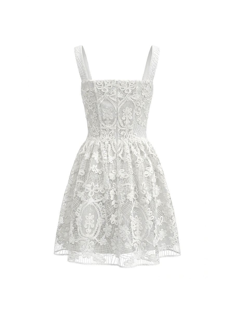 Сукня міні білого кольору на бретелях з мереживом на сітці 1