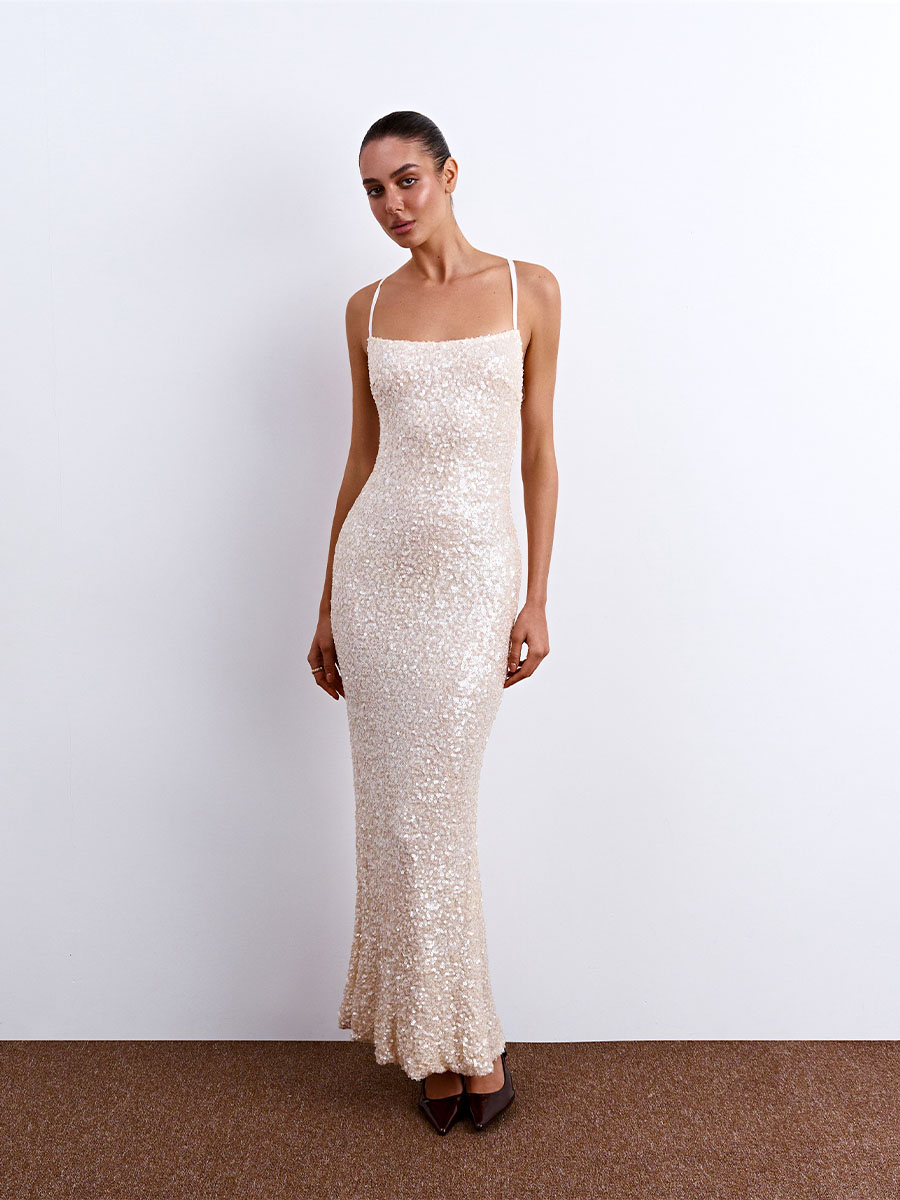 Сукня міді бежевого кольору на бретелях з пайєтками 1