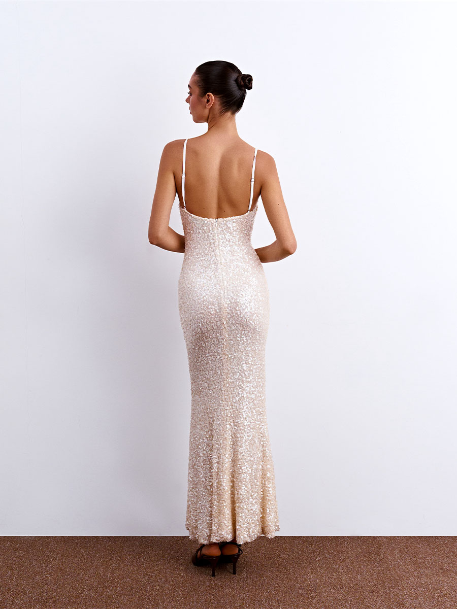 Сукня міді бежевого кольору на бретелях з пайєтками 1