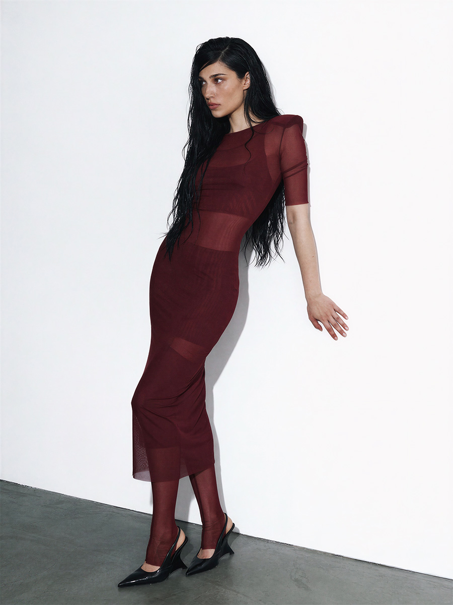 Сукня міді бордового кольору з сітки на короткому рукаві 3