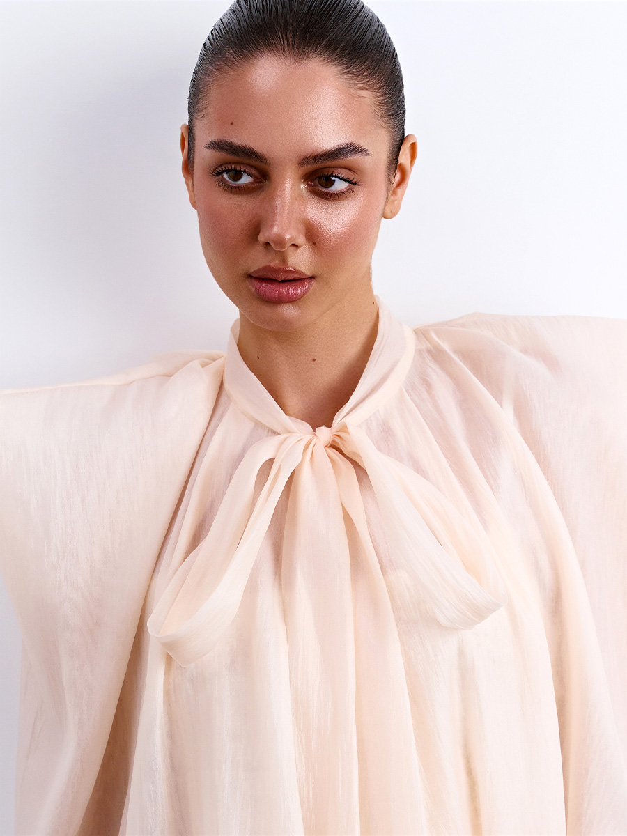 Накидка бежевого кольору з органзи 1