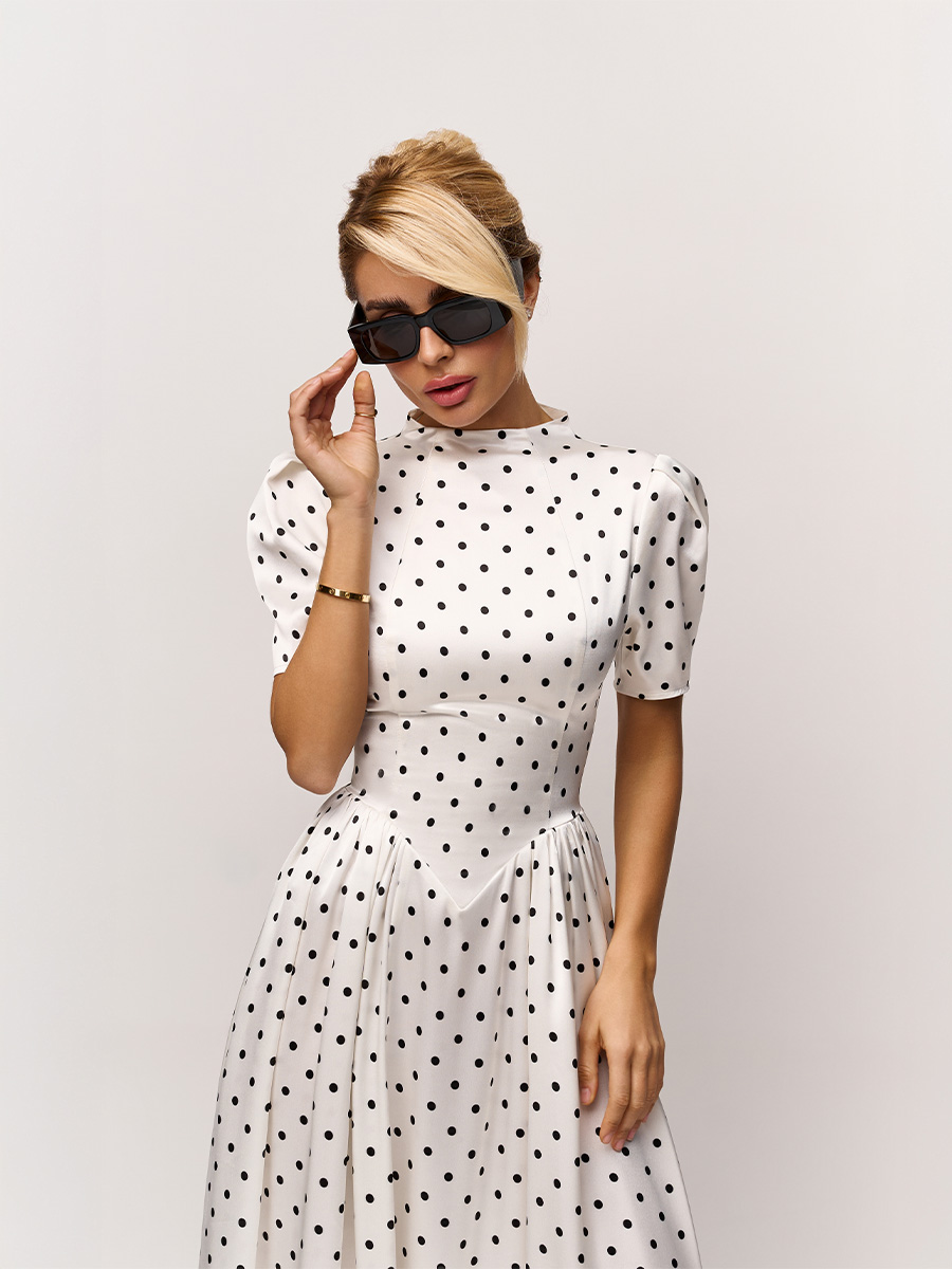 Сукня міді молочного кольору атласна в горох 1