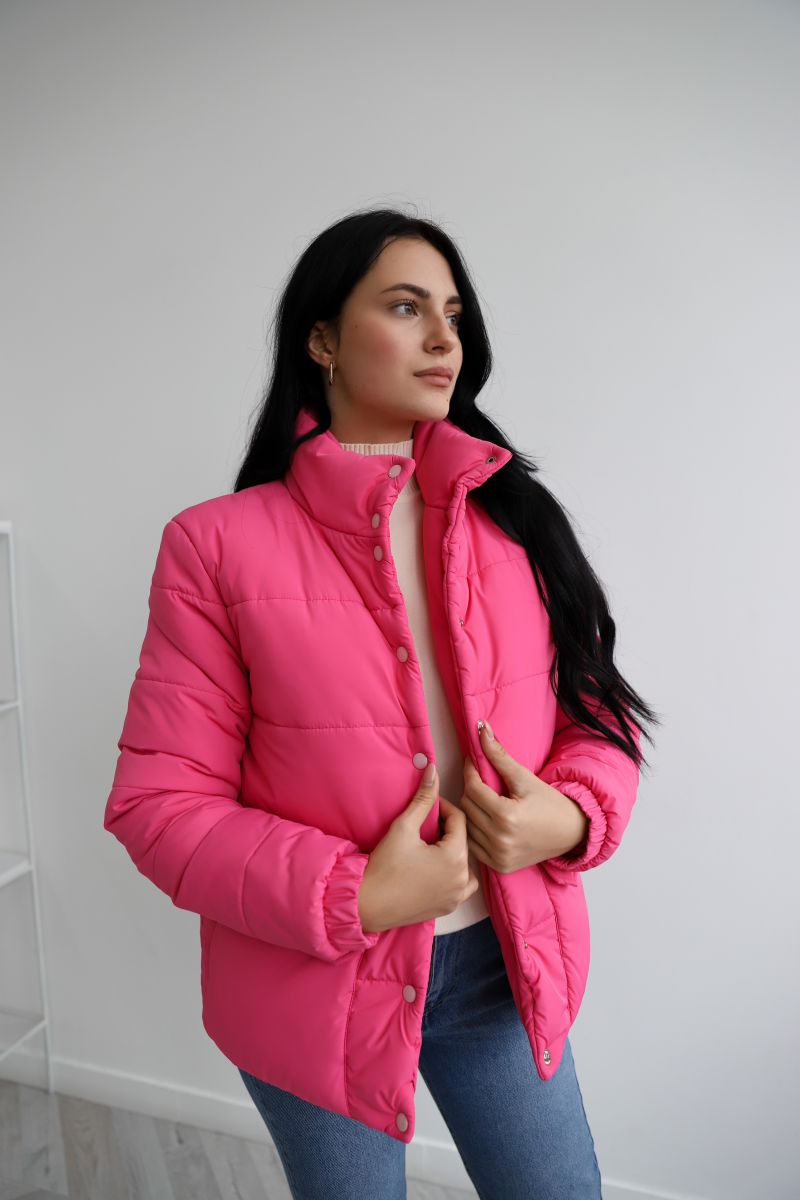 Курточка з великими кишенями на кнопках рожевого кольору 1